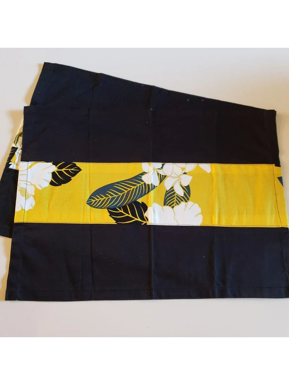Black and Yellow Cloth Placemats Tropical Hawaii Tiki 17x13 QTY 4 Hibiscus Palm